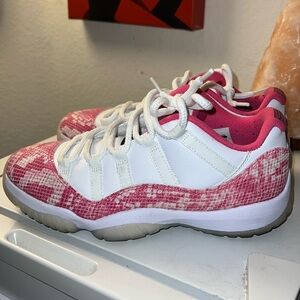 Jordan 11 low pink snake skin